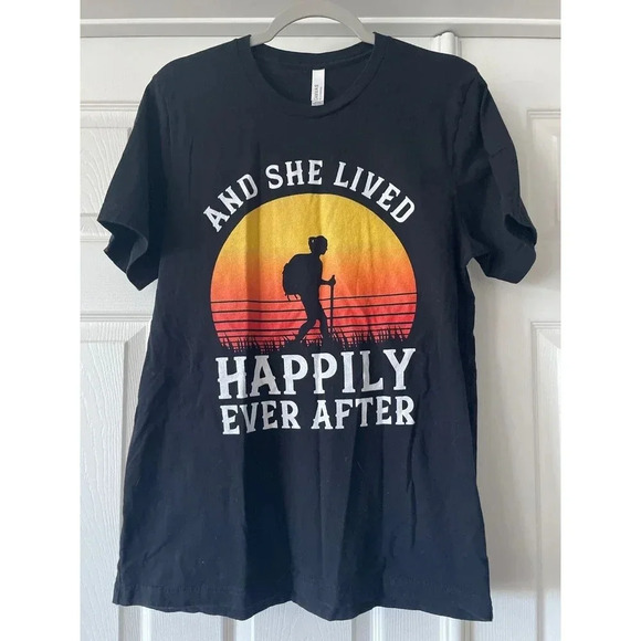And she lived happily ever after Womens T Shirt Size Large Silhouette Hiking - Picture 1 of 7